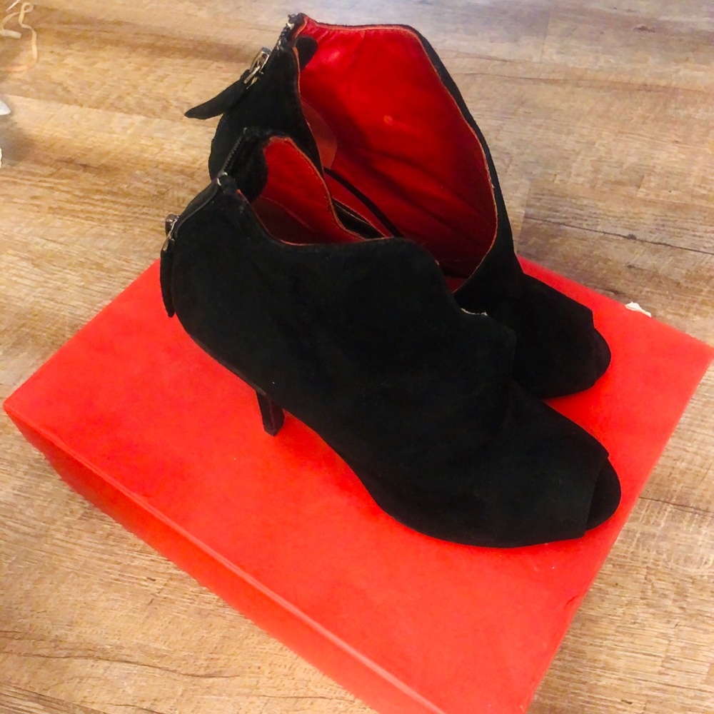 Heels - Picture 2 of 5